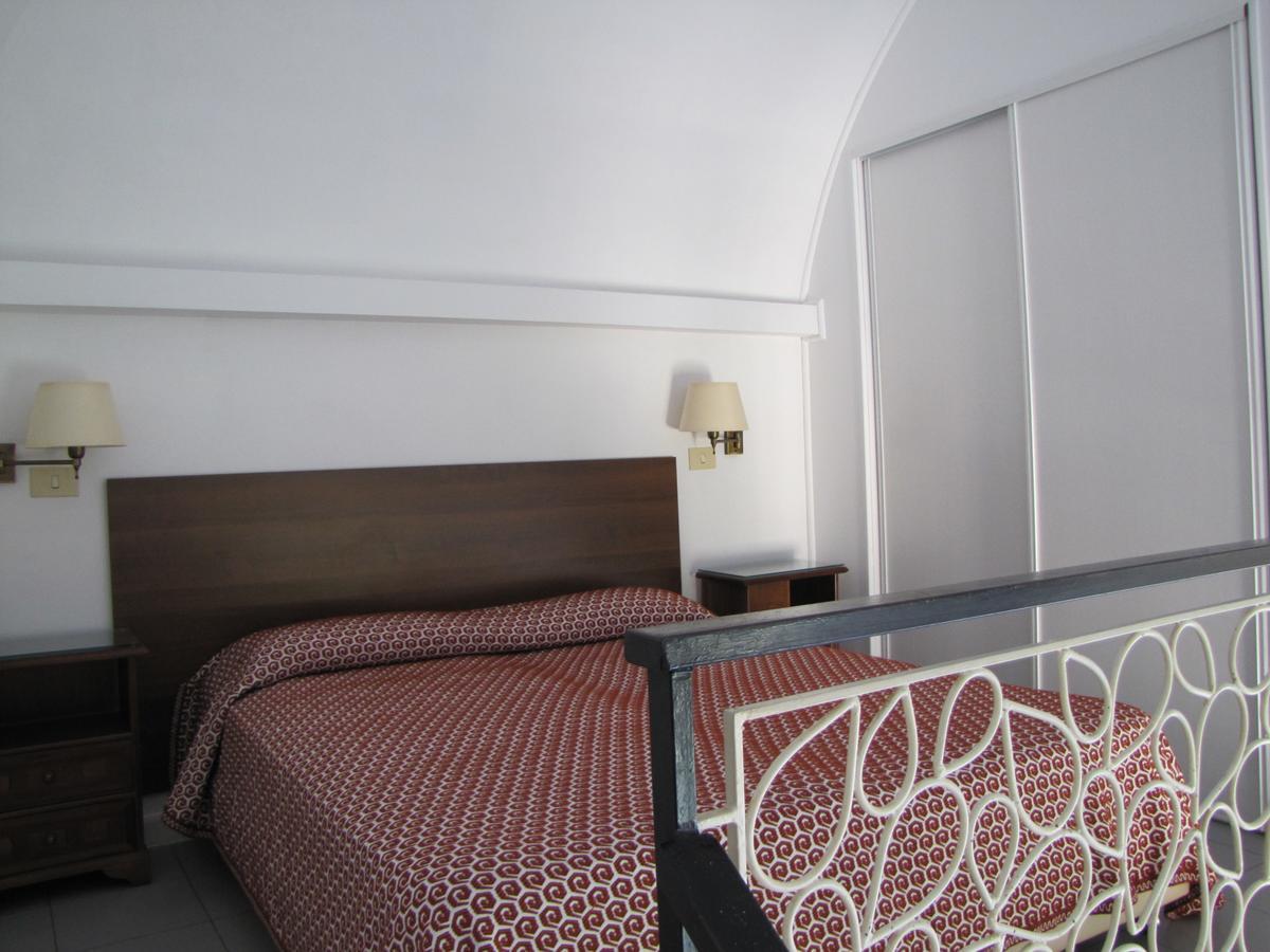 Holiday'S Beach Aparthotel Ventimiglia Exteriör bild