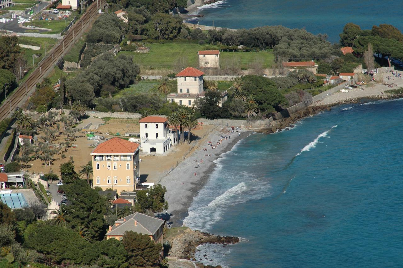 Holiday'S Beach Aparthotel Ventimiglia Exteriör bild