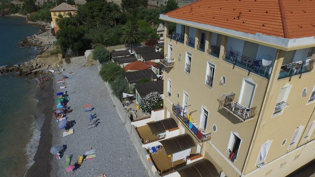 Holiday'S Beach Aparthotel Ventimiglia Exteriör bild