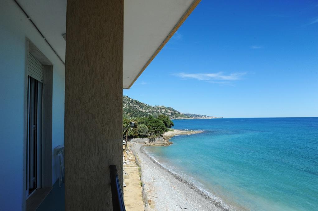 Holiday'S Beach Aparthotel Ventimiglia Exteriör bild